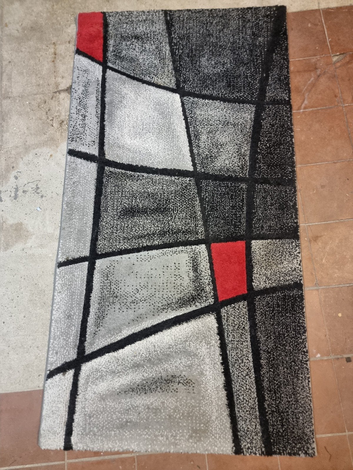 Modern Vloerkleed Grijs/Zwart/Rood - 80x150 cm, Ophalen, 200 cm of meer, Zo goed als nieuw, 200 cm of meer