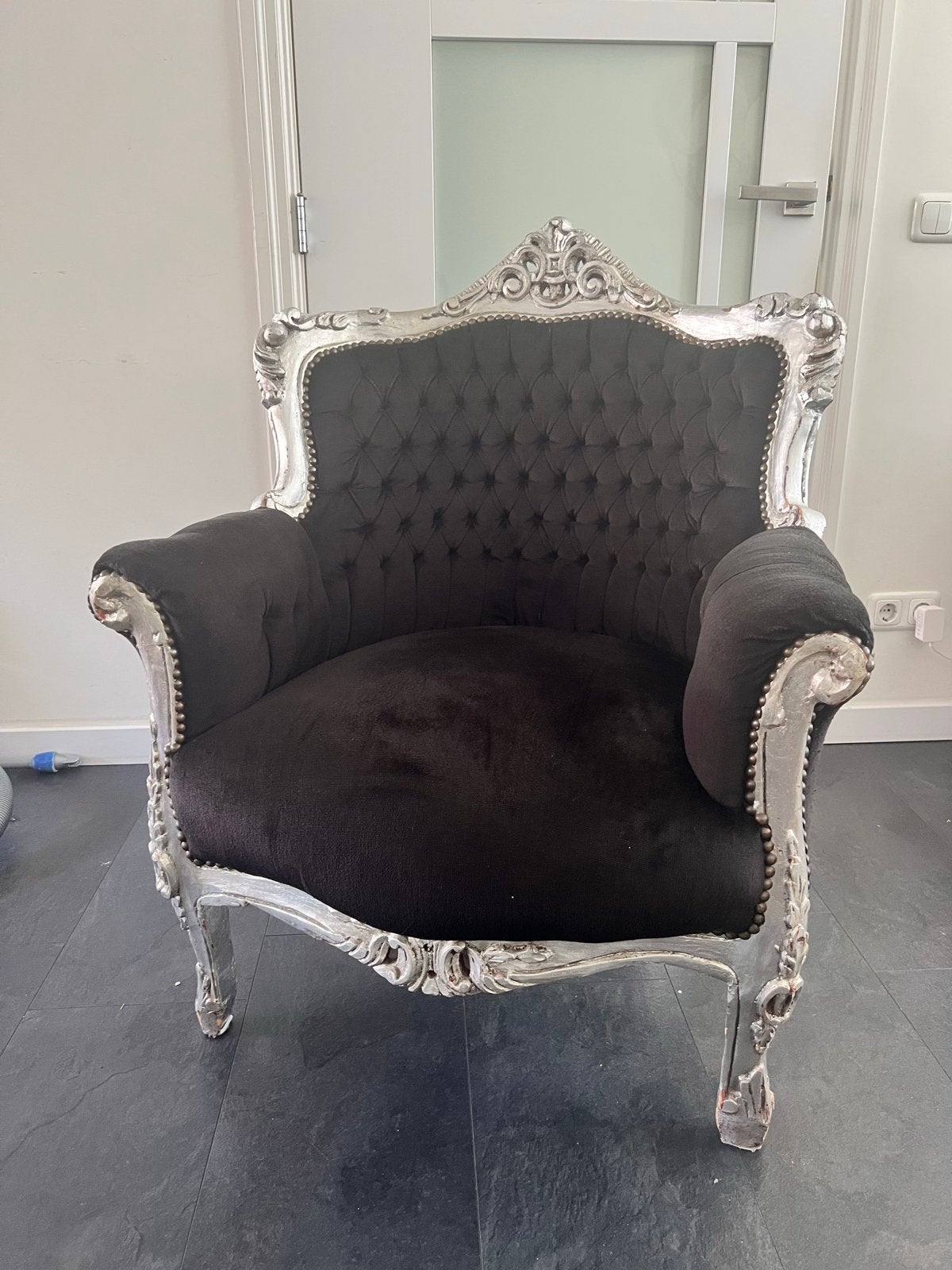 Barok fauteuil met poef - Zwart fluweel, zilveren frame, Huis en Inrichting, Ophalen, Zo goed als nieuw, Stof, 75 tot 100 cm