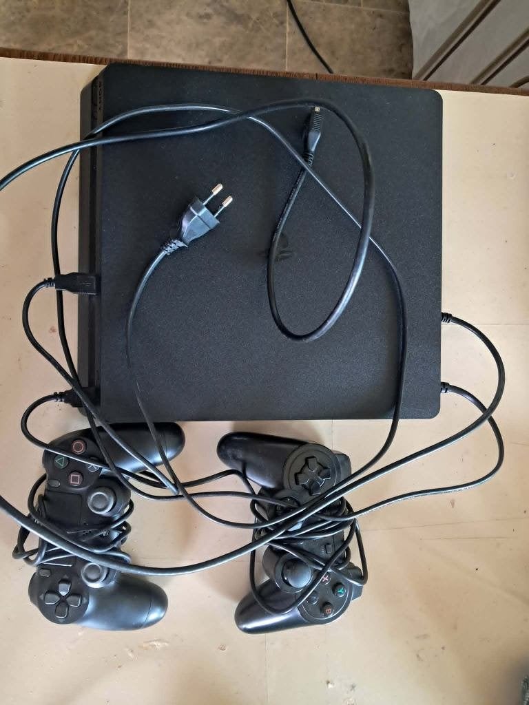 playstation 4+ 2 contollers 5 games+alle kabels met doos, Spelcomputers en Games, Spelcomputers | Sony PlayStation 4, Ophalen of Verzenden