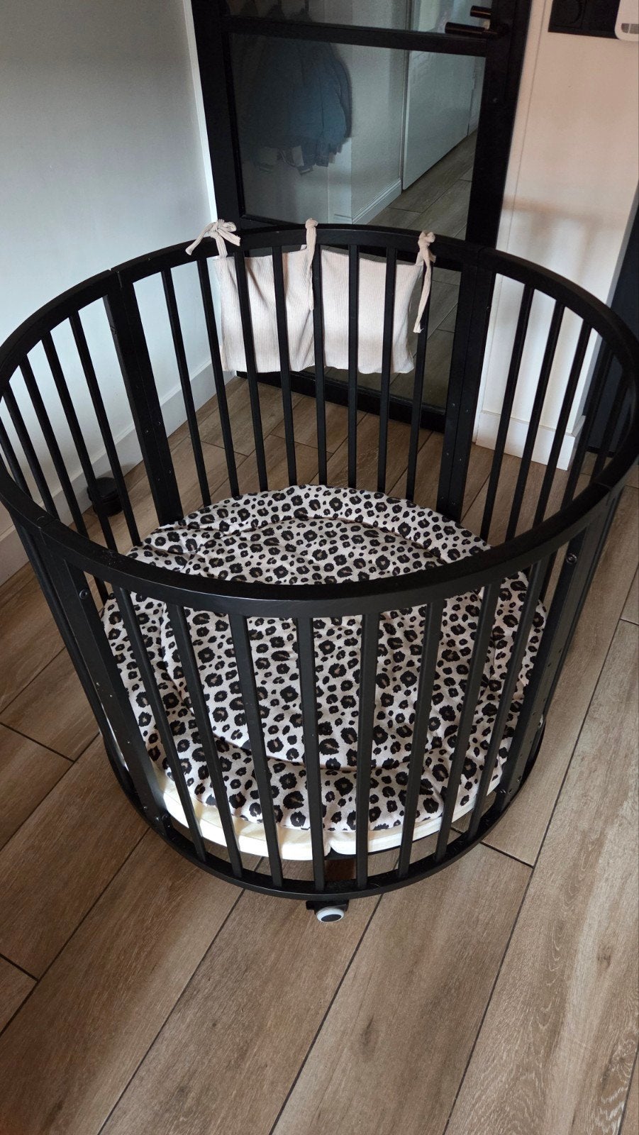 Novi Mila ronde box zwart, Kinderen en Baby's, Ophalen, Zo goed als nieuw, Rond, In hoogte verstelbaar