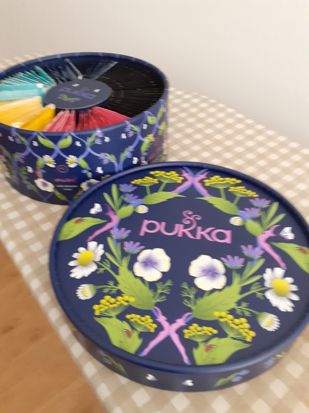 theedoos pukka, Ophalen