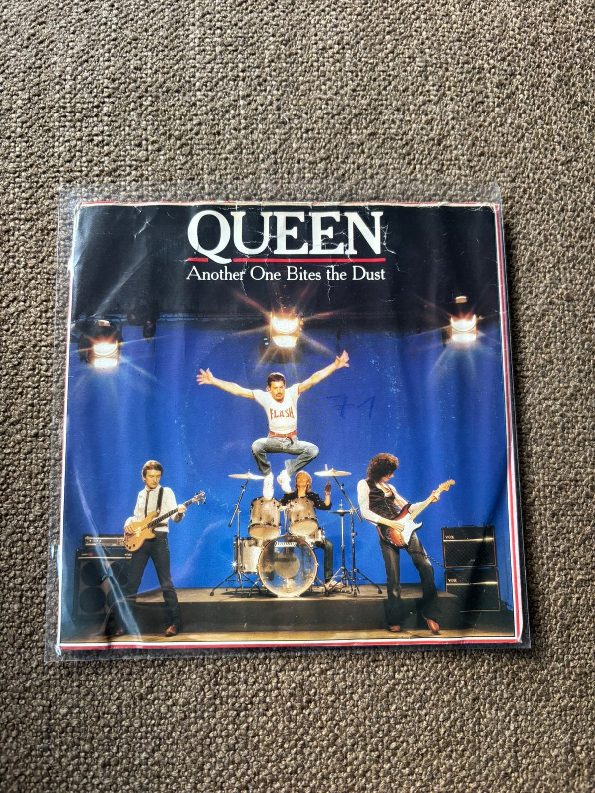 Queen - Another One Bites the Dust, Ophalen of Verzenden, Zo goed als nieuw, Pop