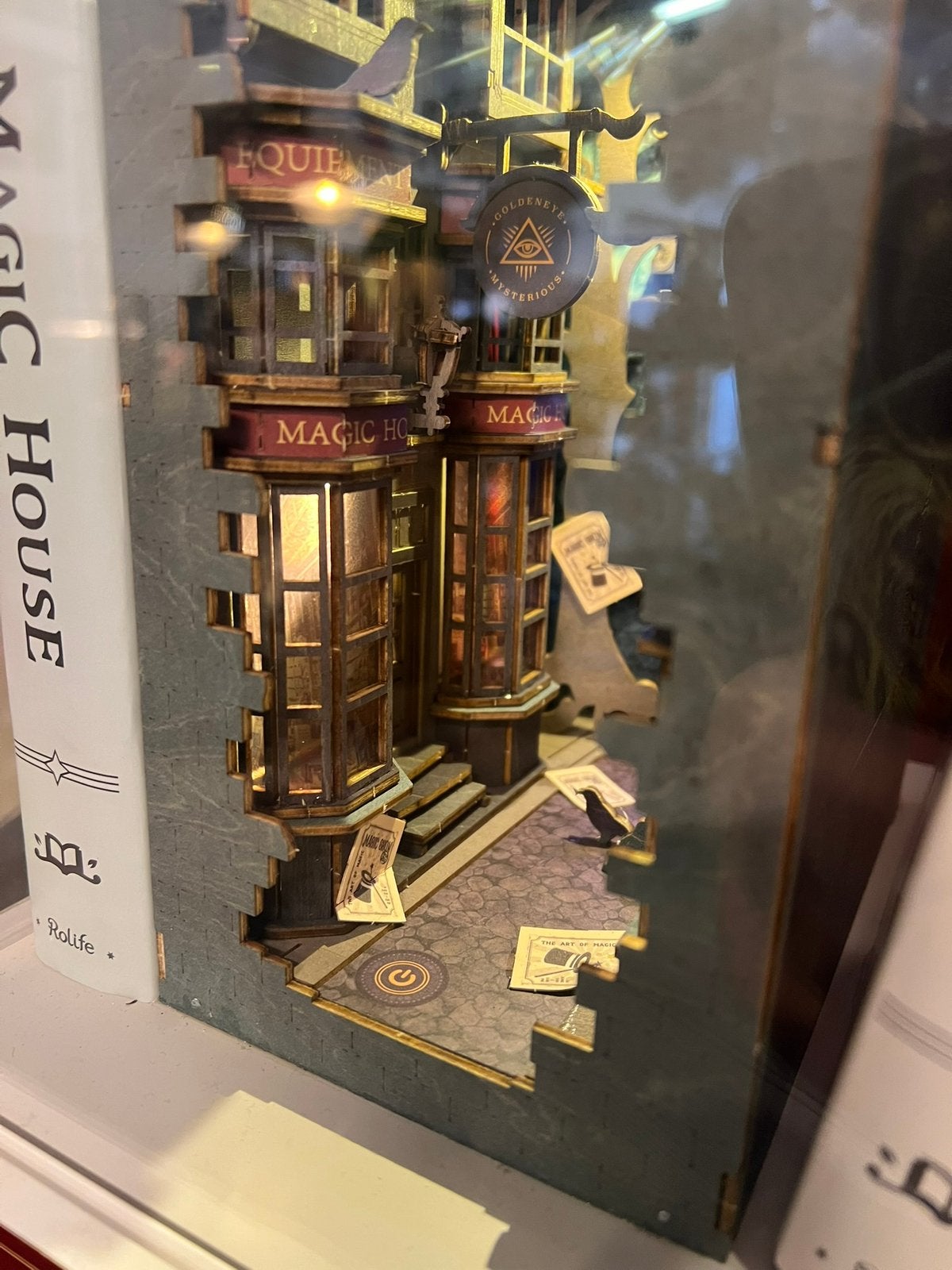 Gave diorama display met verlichting, Ophalen, 1:50 of kleiner, Zo goed als nieuw, Nvt