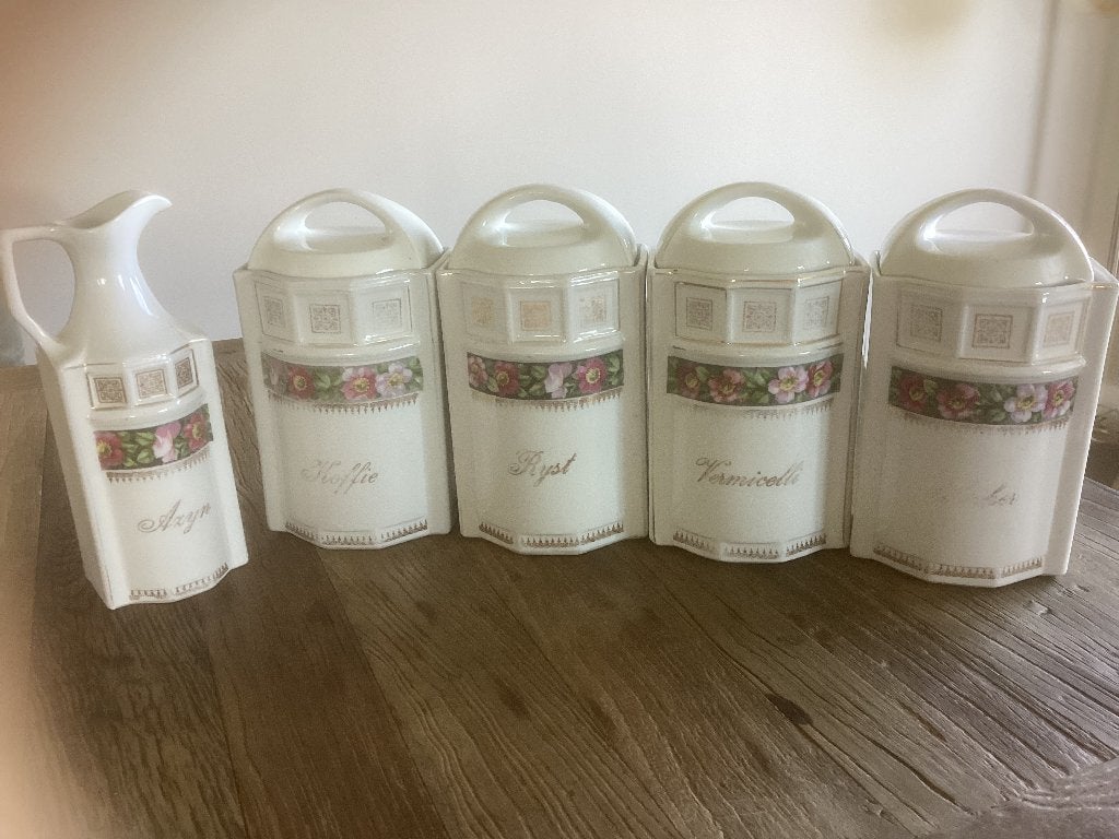Antieke voorraad potten, Ophalen
