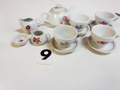 Mini servies nr. 9 met bloemen, 12-delig, Antiek en Kunst, Antiek | Servies compleet, Ophalen of Verzenden
