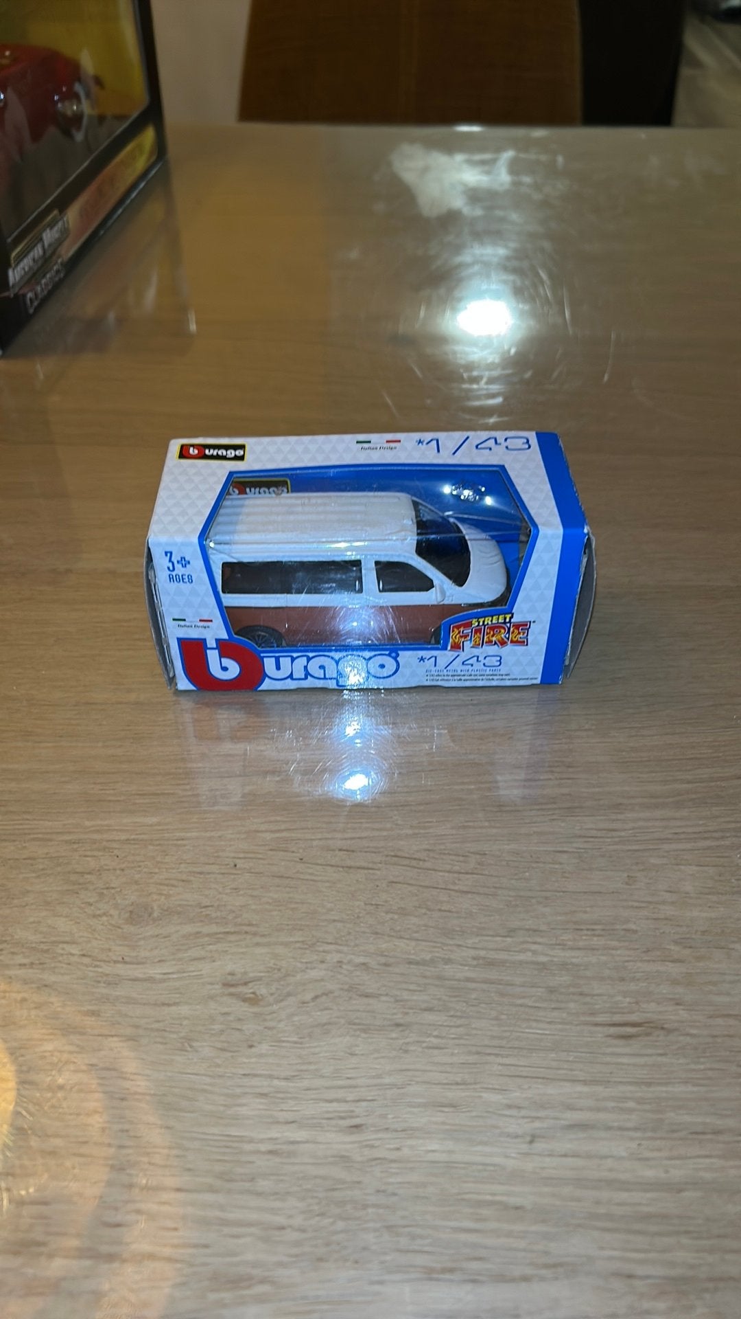 Burago VW Transporter T6.1, Verzenden, Nieuw, Auto, Overige merken