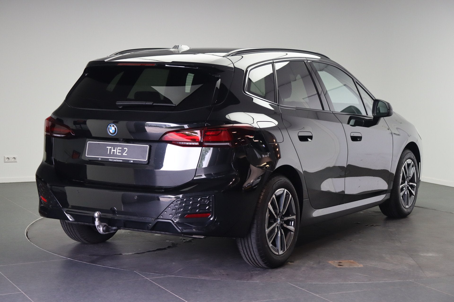 BMW 2 Serie Active Tourer 225e xDrive M Sport Automaat / Tre, Auto's, Automaat, Dealer onderhouden, 1800 kg, Zwart