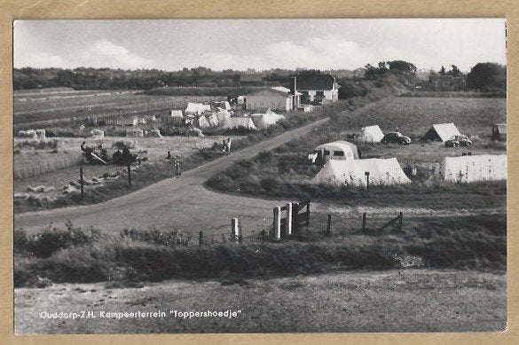 Ouddorp. Kampeerterrein "Toppershoedje" - Oude Ansichtkaart, Ophalen of Verzenden, 1940 tot 1960, Gelopen, Zuid-Holland