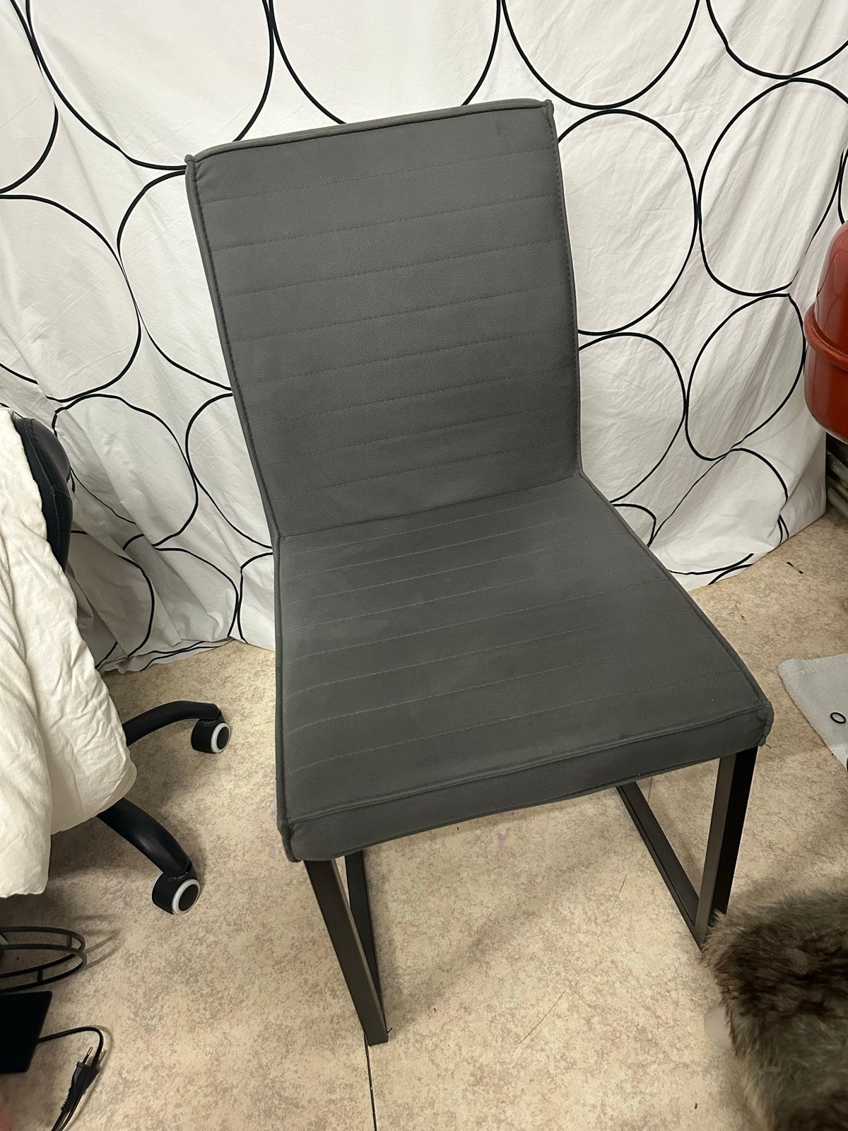 4 stoelen: 2 grijze en 2 bruine, Huis en Inrichting, Ophalen, Gebruikt, Vier, Stof
