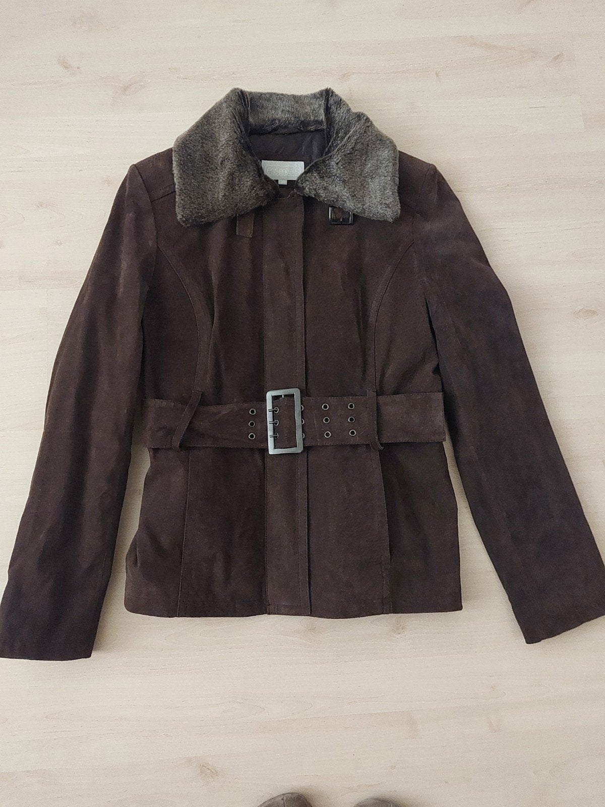 NIEUWE LEREN JAS in BRUIN SUÈDE GEVOERD met LOSSE BONTKRAAG, Maat 38/40 (M), Bruin, Nieuw, Ophalen of Verzenden