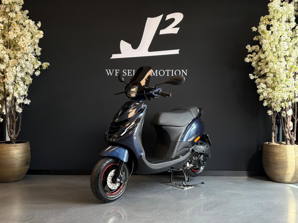 Piaggio Zip | Midnight Blu | Brom | 2021 | 4878 km | 1 eig, ., Maximaal 45 km/u, Zip, Ophalen of Verzenden