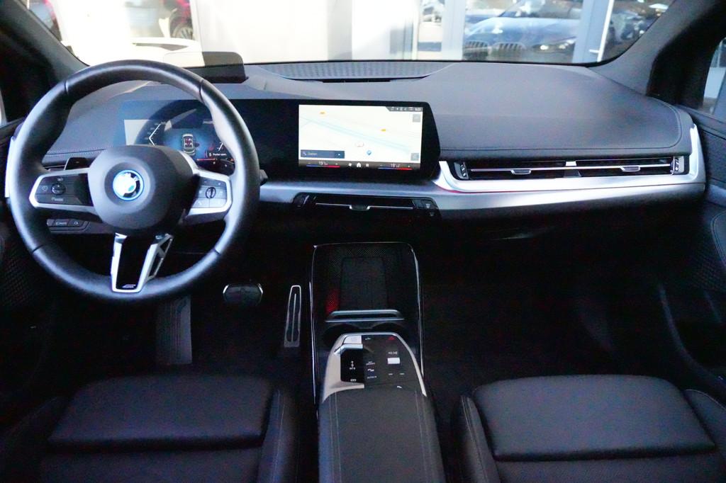BMW 2 Serie Active Tourer 225e xDrive M Sport 245pk Panorama, Auto's, Automaat, 1800 kg, Gebruikt, Zwart