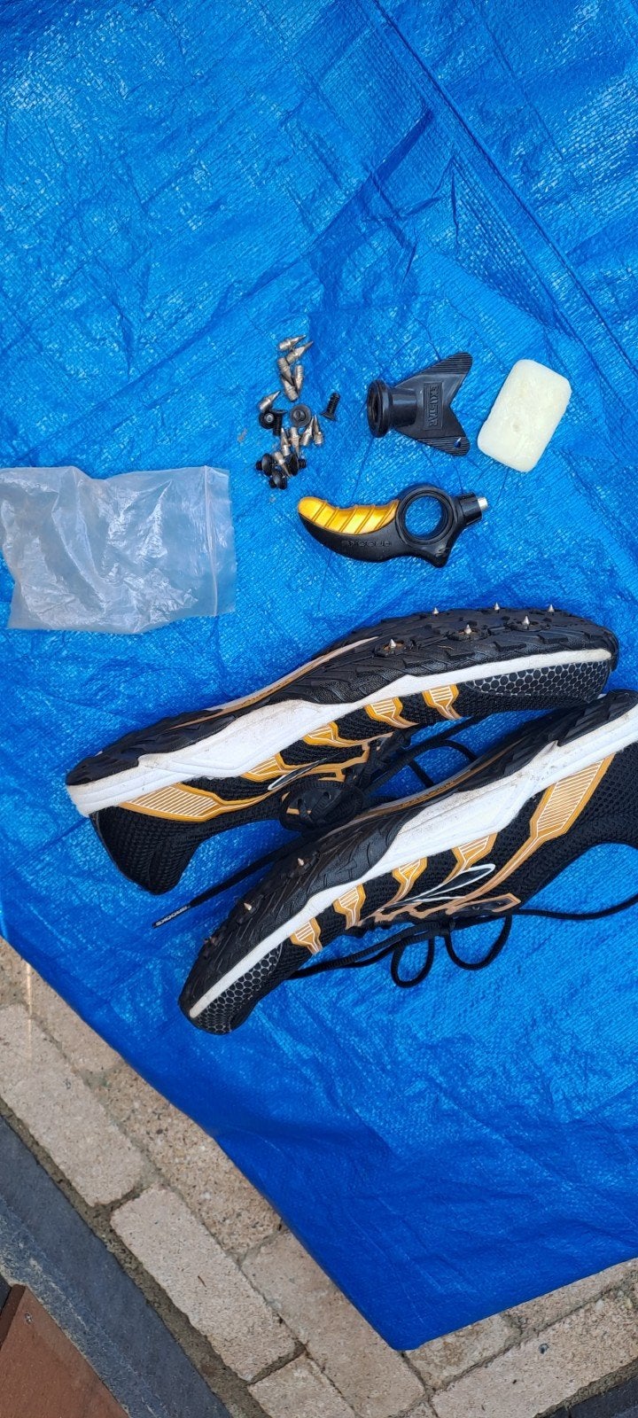 Brooks spikes met extra spikes en sleutel, Sport en Fitness, Ophalen