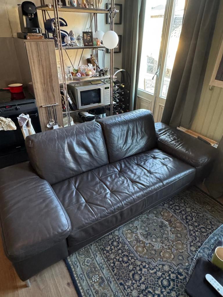 Leren design bank Montel - Bruin - Zo goed als nieuw, Huis en Inrichting, Banken | Sofa's en Chaises Longues, Ophalen, Tweepersoons