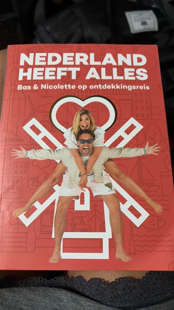 Nicolette van Dam - Nederland heeft Alles, Overige merken, Fiets- of Wandelgids, Zo goed als nieuw, Benelux