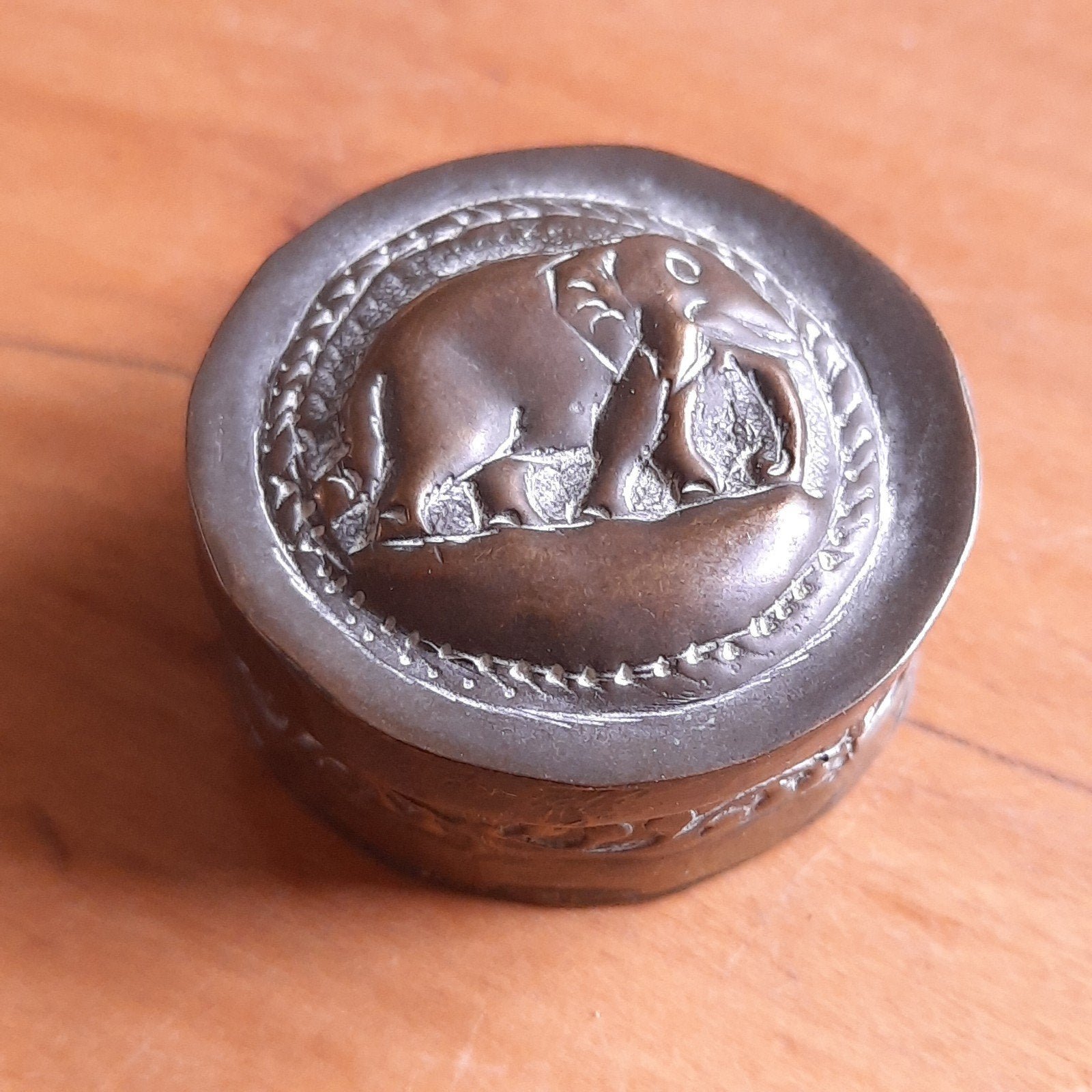 Oosters Koperen Pillendoosje met Olifant, Antiek en Kunst, Verzenden