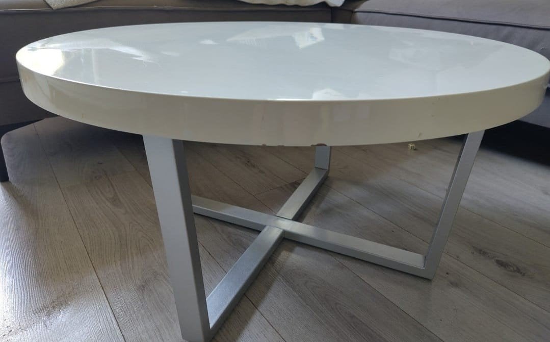 Moderne witte salontafel met zilveren onderstel, Ophalen, Gebruikt, 50 tot 100 cm, Overige materialen