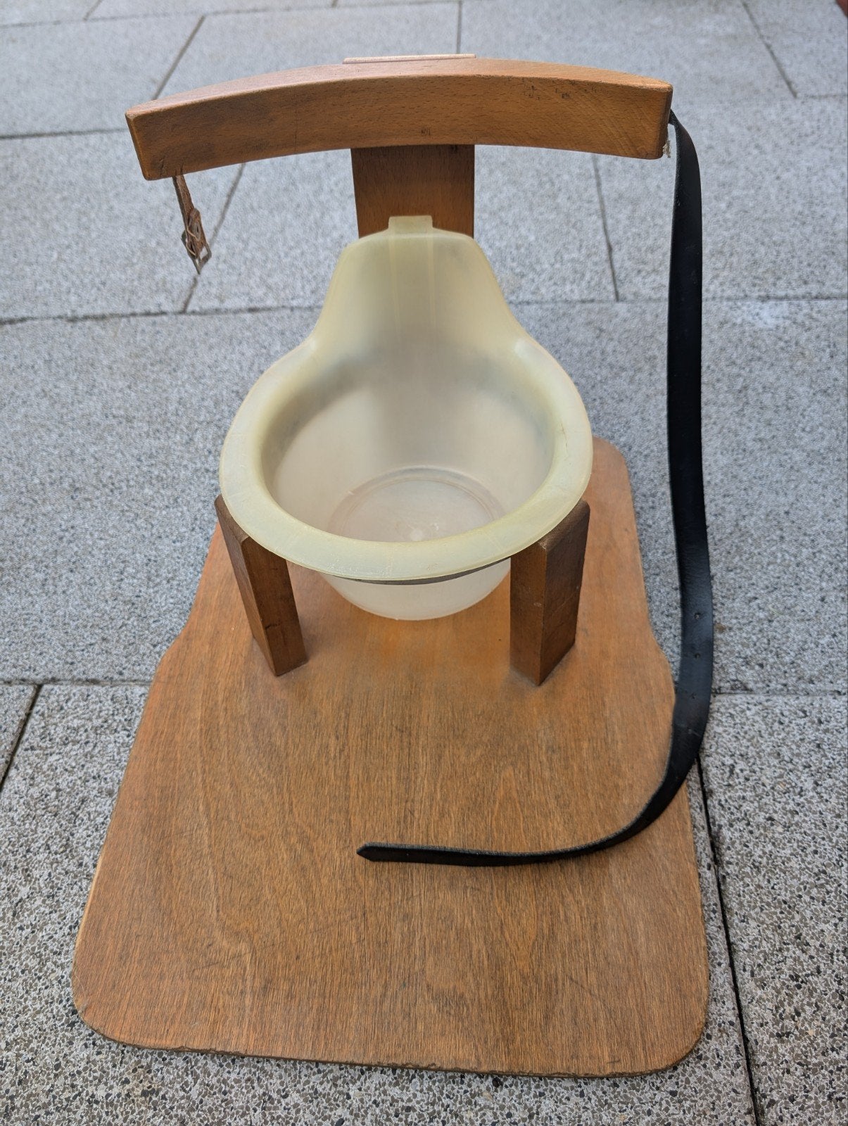 Antieke houten postoel / kindertroon, Ophalen