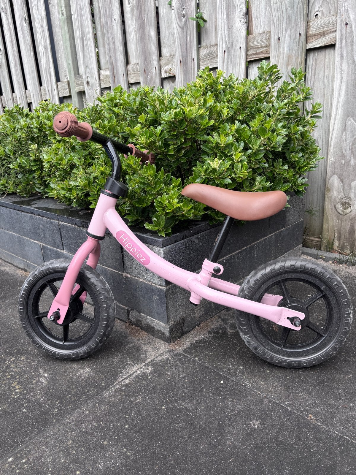Roze Hippiez loopfiets - Nieuwstaat met lichte krasjes, Fietsen en Brommers, Ophalen, Zo goed als nieuw, 16 tot 20 inch
