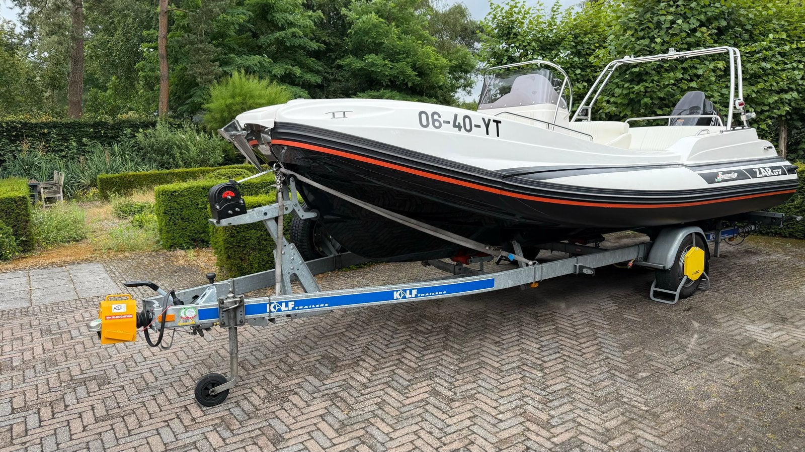 Foto 2 van ZAR Formenti 57 Well Deck met Suzuki DF150 en KALF trailer