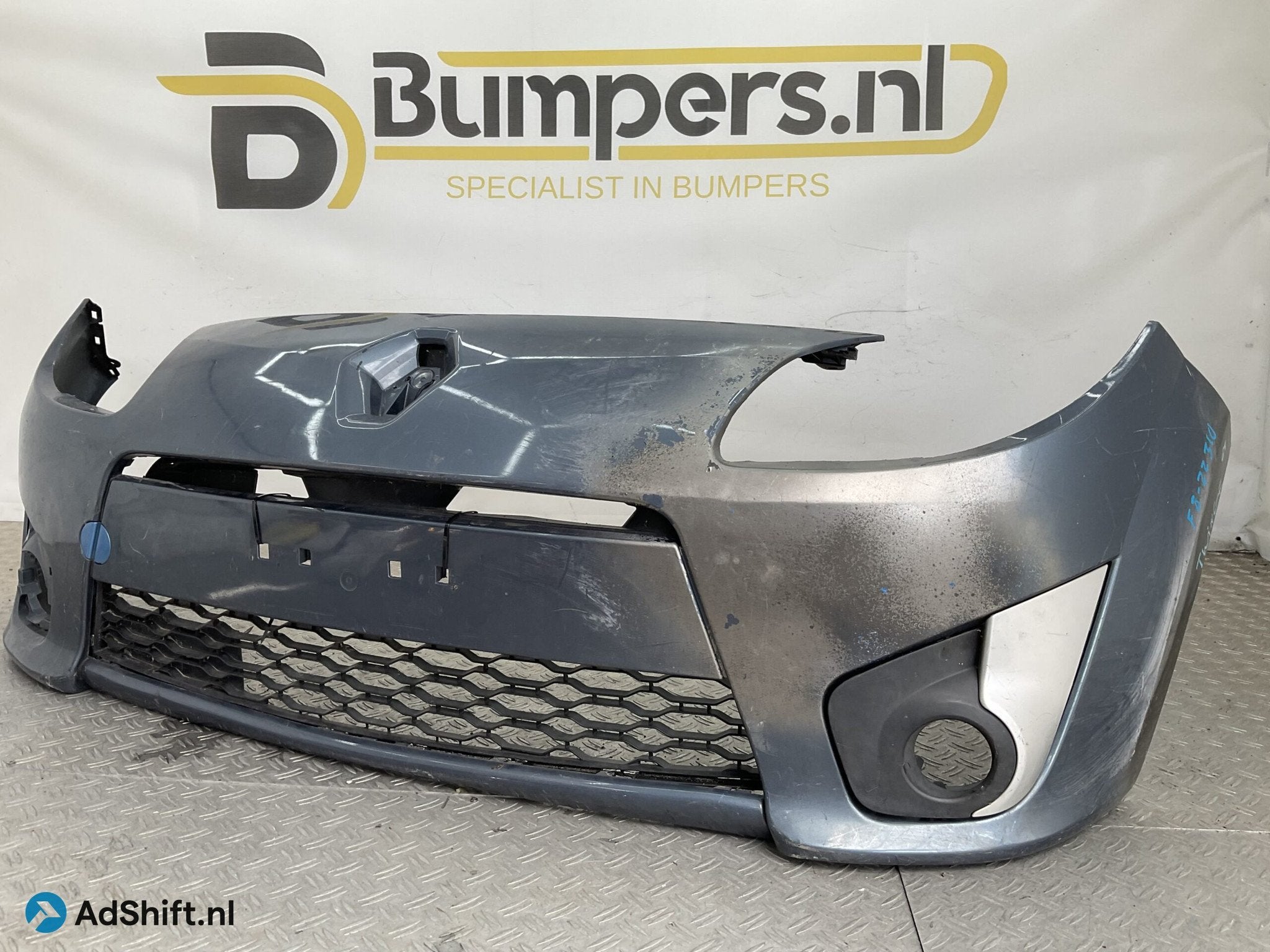 Bumper Renault Twingo 2 GT 7-14 8200867585 VOORBUMPER F8-223, Auto-onderdelen, Carrosserie en Plaatwerk, Bumper