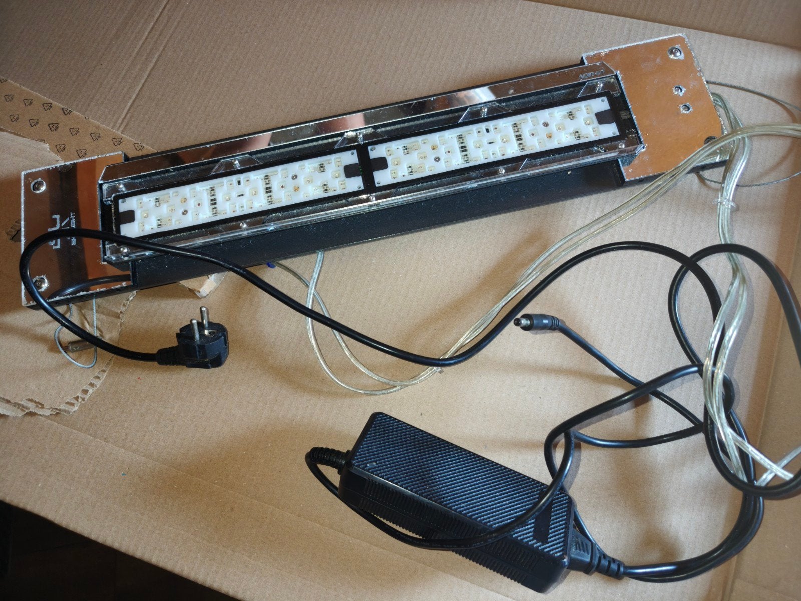LED aquariumverlichting met adapter zee aquarium en zoet, Ophalen, Zo goed als nieuw