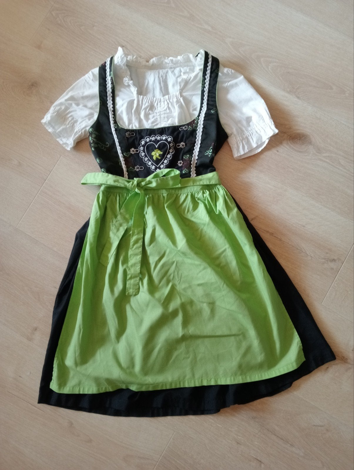 Dirndl jurk met blouse - Maat 36 (S), Kleding | Dames, Carnavalskleding en Feestkleding, Ophalen of Verzenden, Kleding, Maat 36 (S)