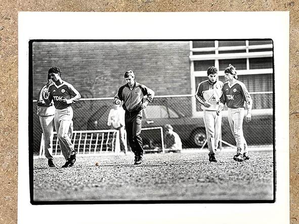 Org. zw/w foto 20x30 cm Johan Cruijff op training 25/04/1986, Verzamelen, Verzenden, Nieuw, Ajax, Poster, Plaatje of Sticker