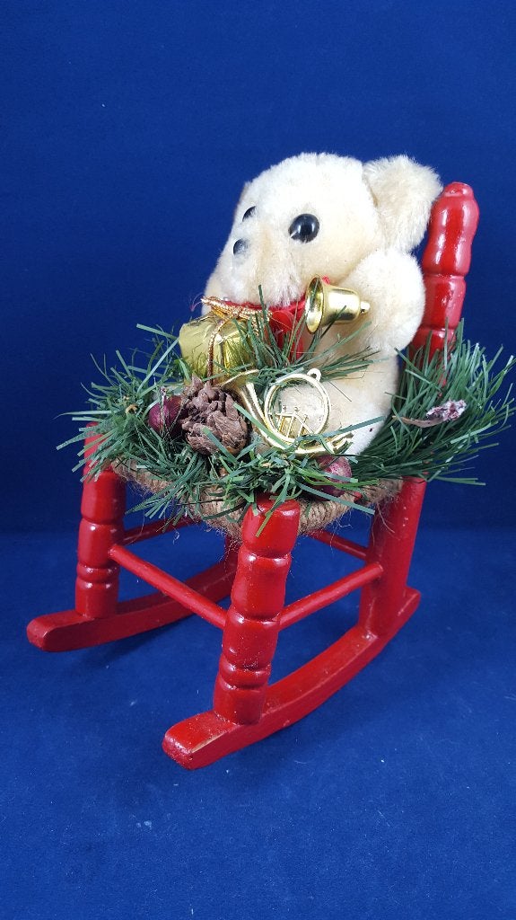 Vintage kerstdecoratie: beertje op houten schommelstoel. W3, Tweedehands verkoop, Tweedehands verkoop, Gebruikt, Ophalen of Verzenden