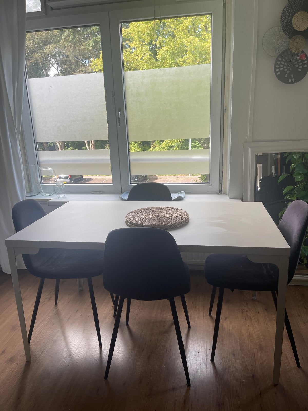 Zo goed als nieuwe eettafel 140x80 met fluwelen stoelen, Huis en Inrichting, Tafels | Eettafels, Ophalen, Overige materialen, 100 tot 150 cm
