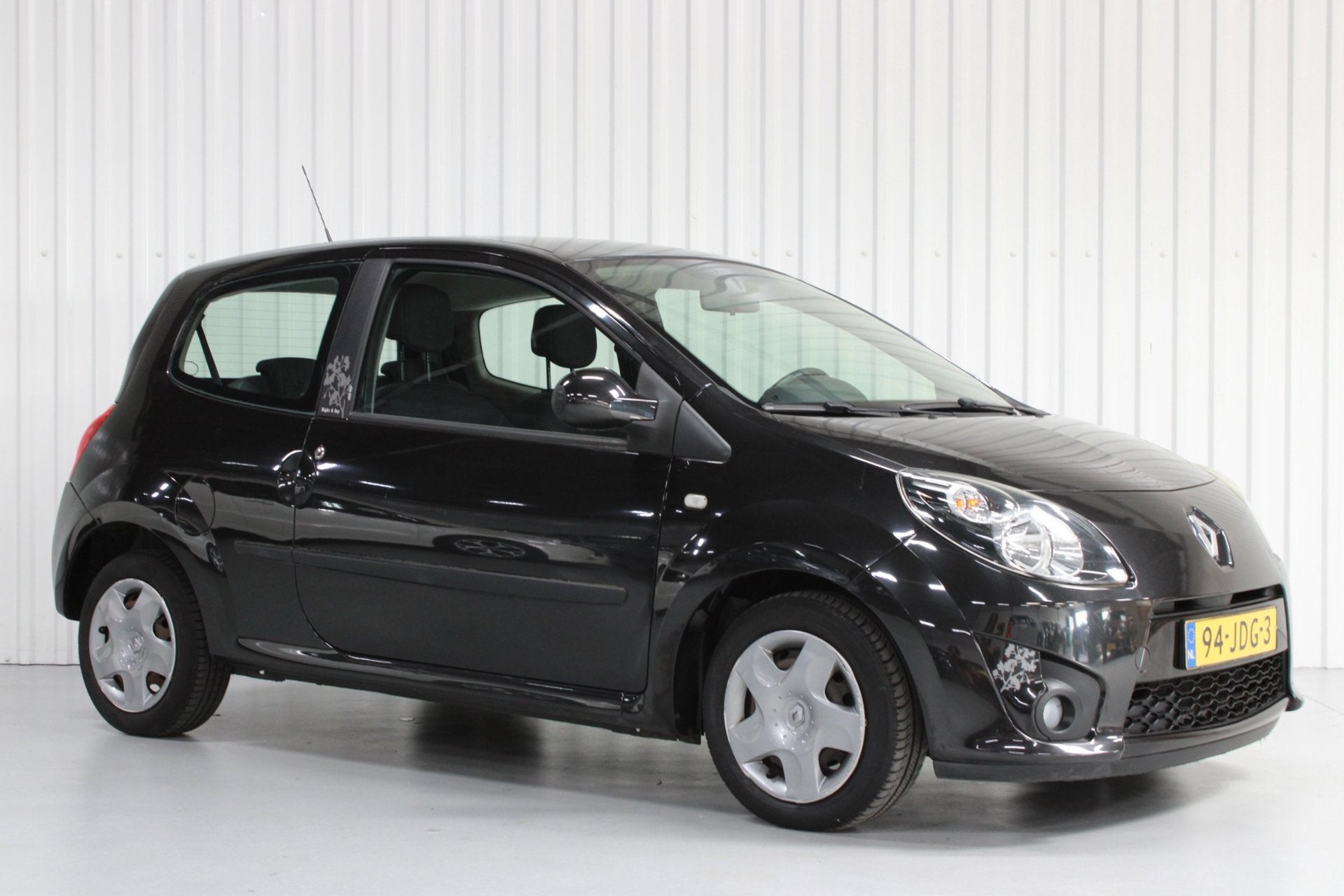 Renault Twingo 1.2 Night & Day, Voorwielaandrijving, Gebruikt, Zwart, Origineel Nederlands