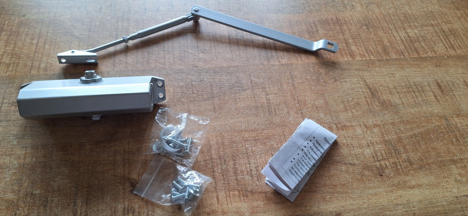 Nieuwe Deurdranger - Zilverkleurig, Ophalen of Verzenden, Nieuw, Overige materialen, Overige typen