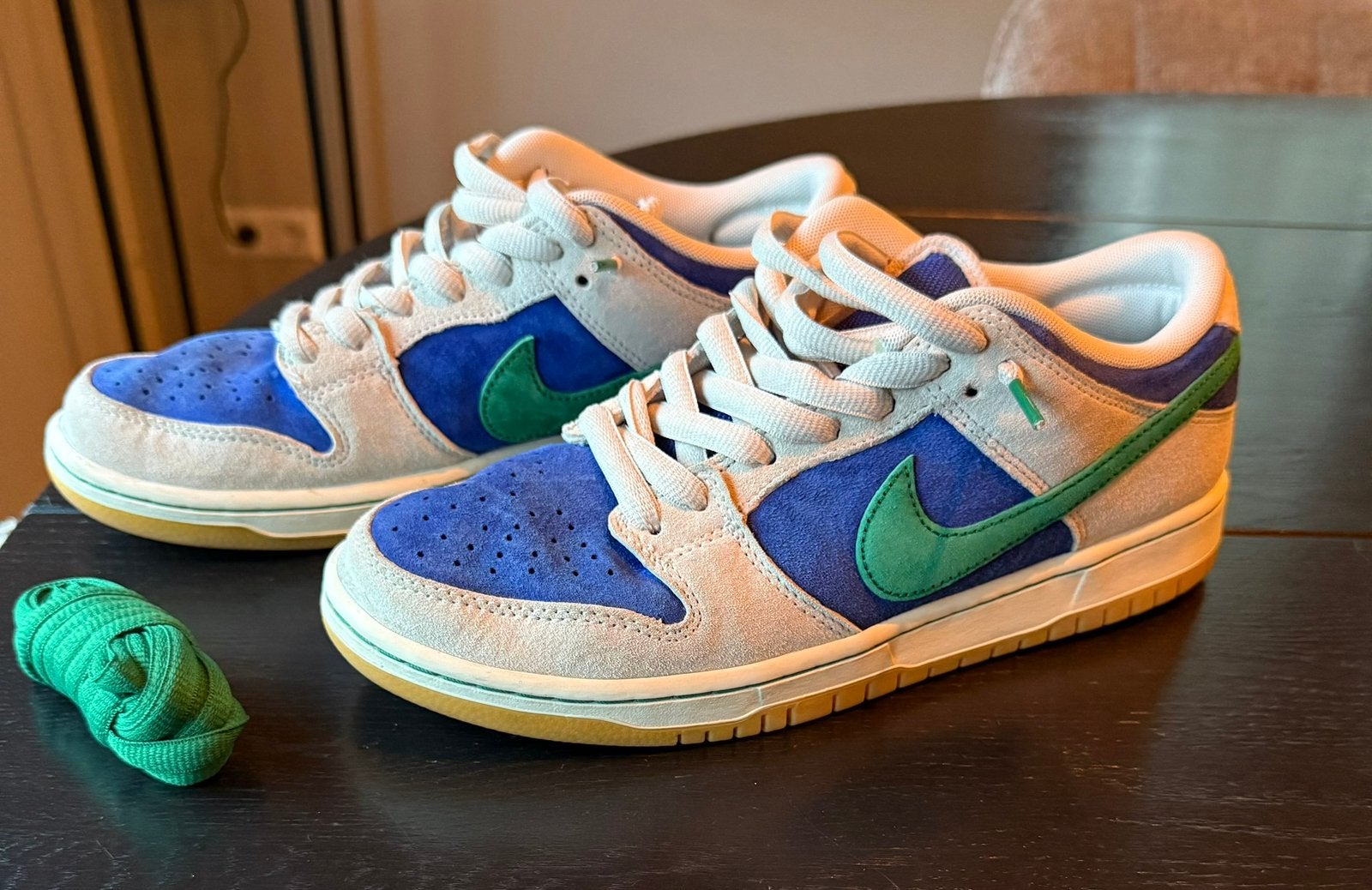Nike SB Dunk Low Hyper Royal Malachite maat 42,5 (9), Wit, Ophalen of Verzenden, Sneakers of Gympen, Zo goed als nieuw