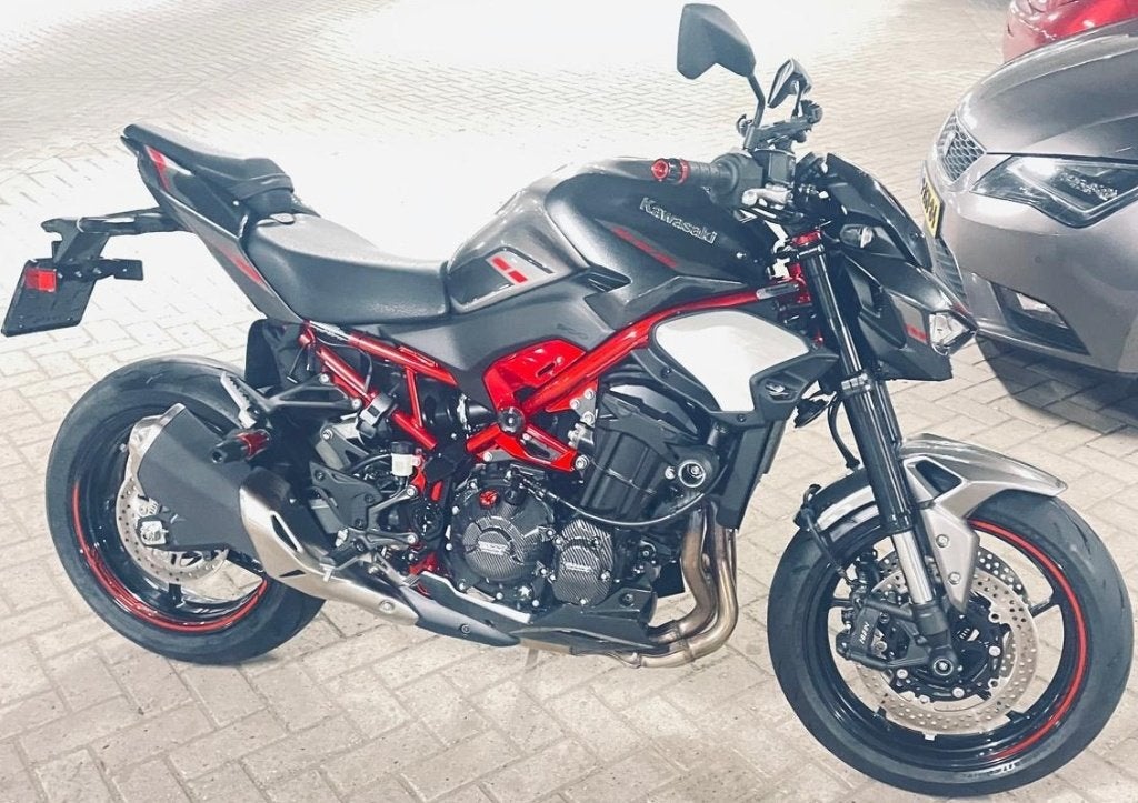 Kawasaki Z900 van 2025 is nieuw km stand is maar 520, Motoren, 948 cc, Bedrijf, Meer dan 35 kW, LED Verlichting