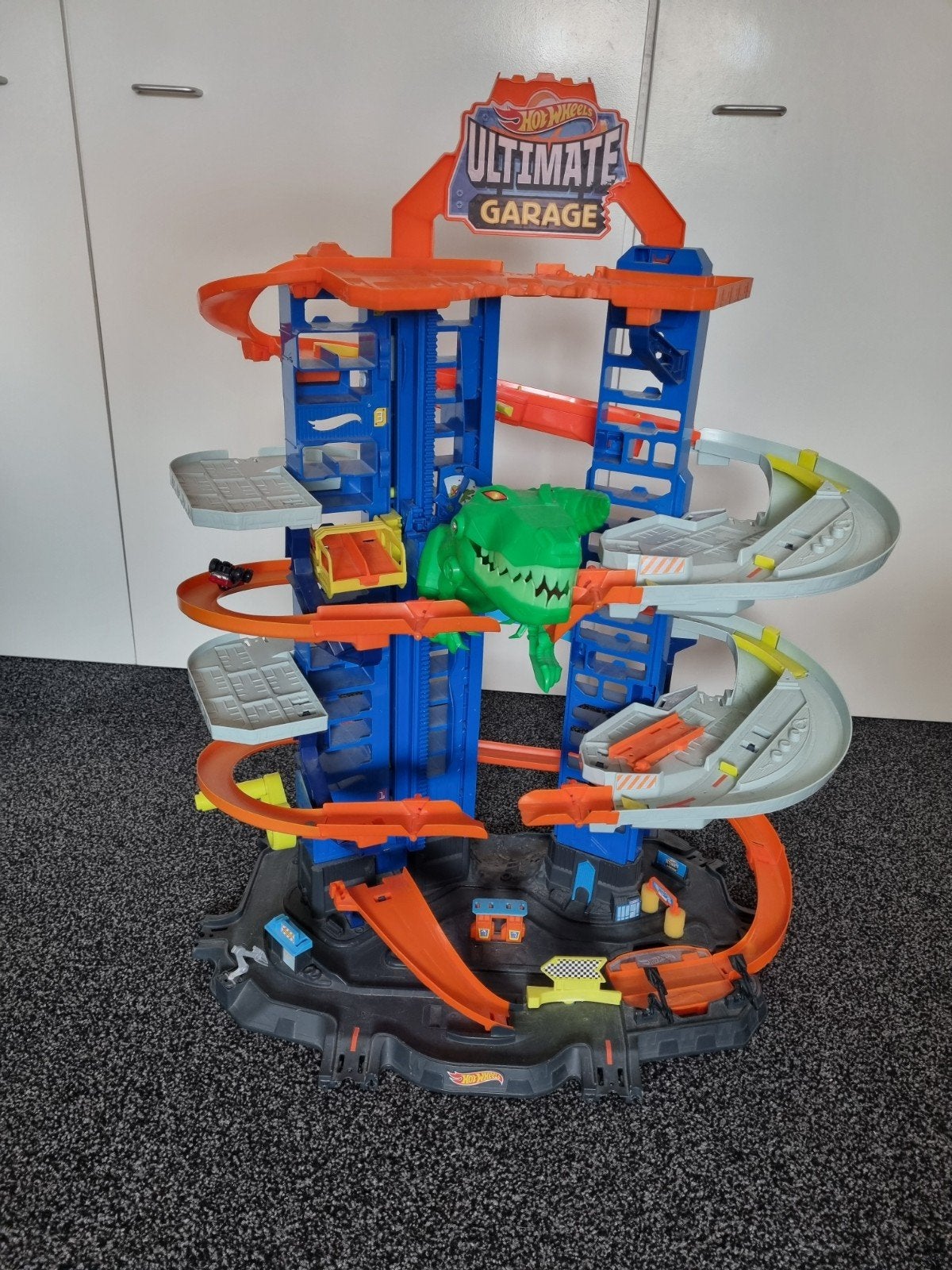 Hotwheels dino garage, Ophalen, Racebaan, Zelf te bouwen, Zo goed als nieuw