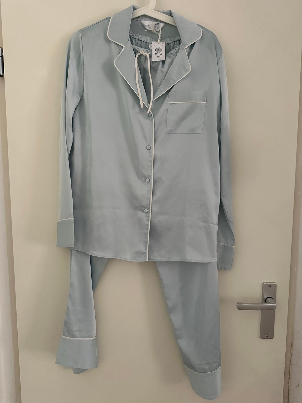 2-delige Satijnen silk pyjama set Maat XXS NIEUW slaappak, Kleding | Dames, Ophalen of Verzenden, Nieuw, Maat 34 (XS) of kleiner
