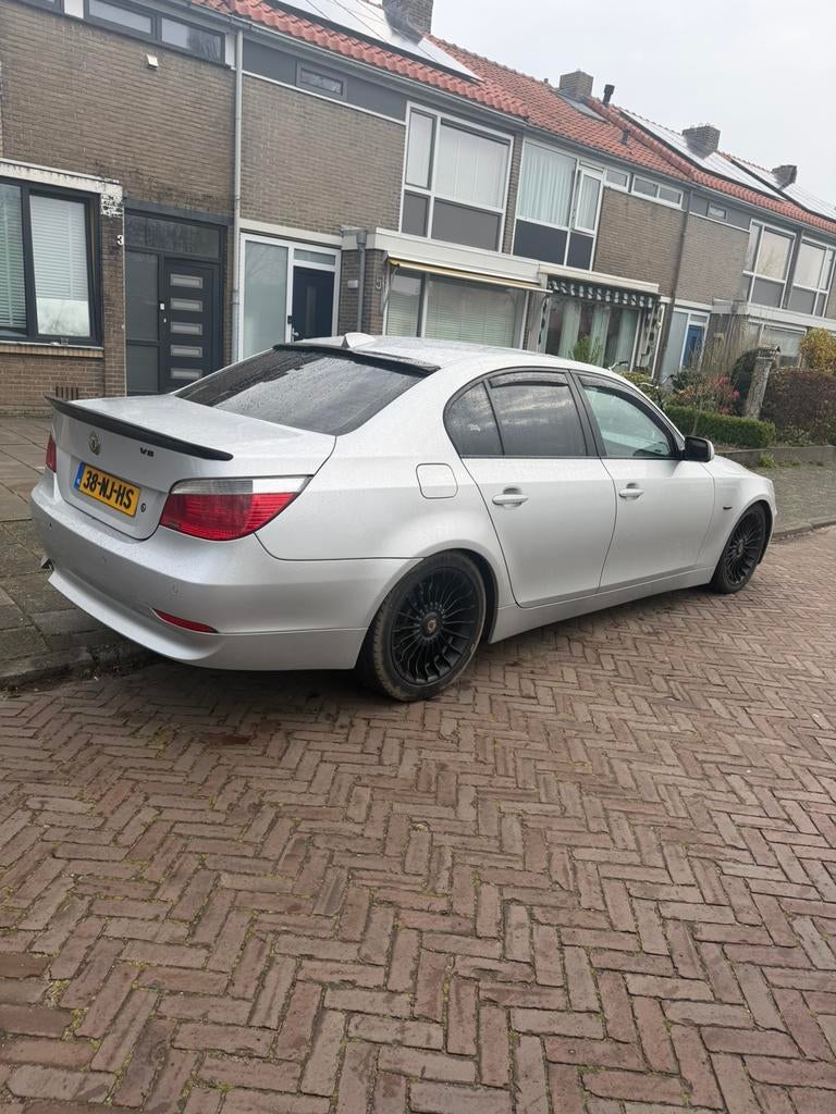BMW 5-Serie 4.4 I 545 AUT 2003 Grijs, Auto's, Automaat, Achterwielaandrijving, 1610 kg, 8 cilinders
