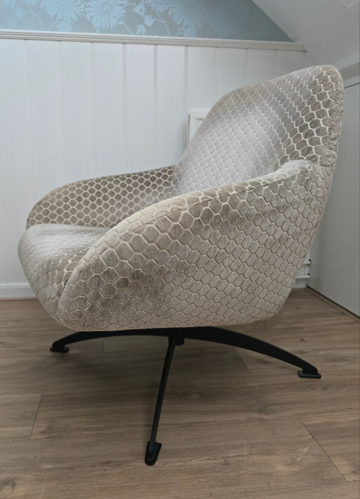 Luxe Draaifauteuil beige – De Toren Breda – Honingraatstof, Ophalen, Zo goed als nieuw, 75 tot 100 cm, 50 tot 75 cm