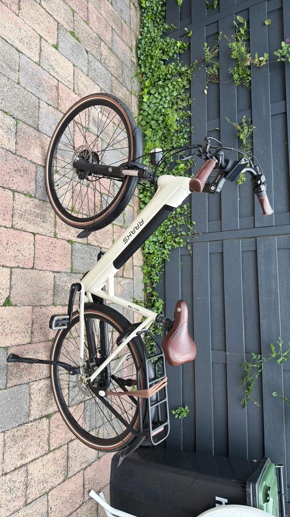 Elektrische dames fiets, Fietsen en Brommers, Zo goed als nieuw, 55 tot 59 cm, 30 tot 50 km per accu, Ophalen