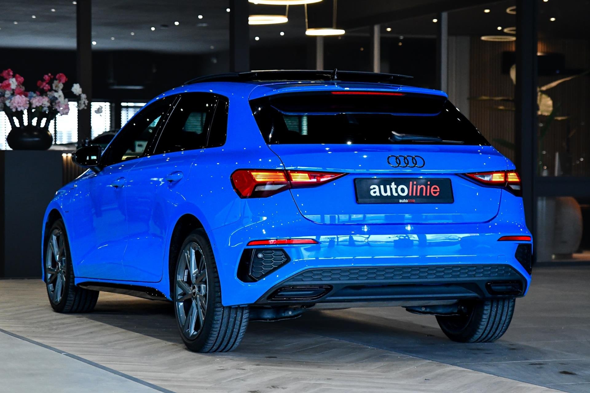 Audi A3 Sportback 45 TFSI e 3x S-Line Competition. Pano, ACC, Gebruikt, Zwart, 4 cilinders, Blauw