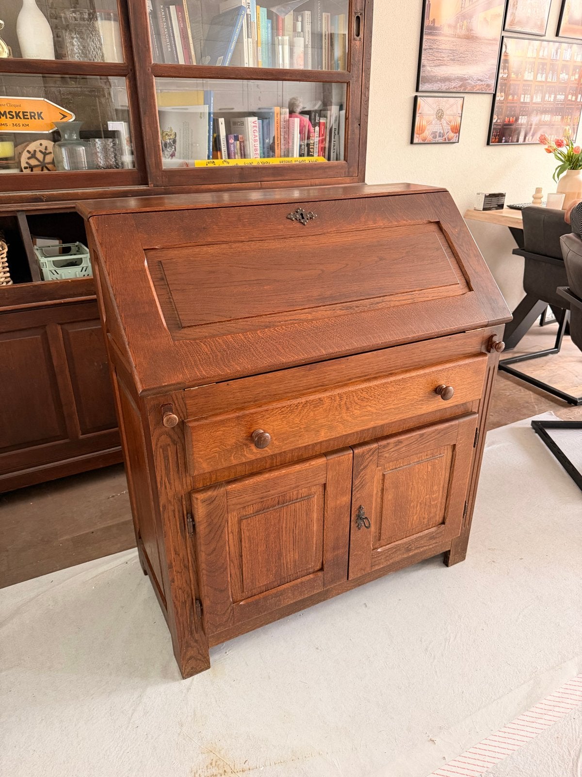 Antiek eikenhouten secretaire met opbergruimte, Ophalen