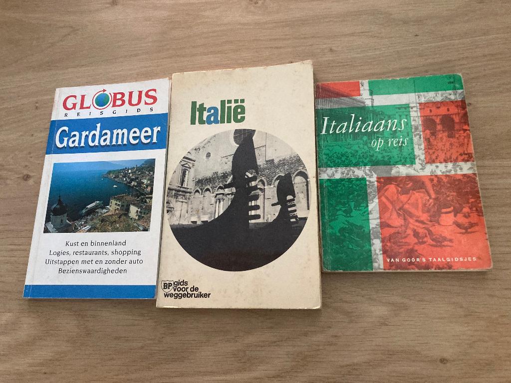 3 boekjes over Italie, Boeken, Ophalen of Verzenden, Gelezen, Europa, Reisgids of -boek