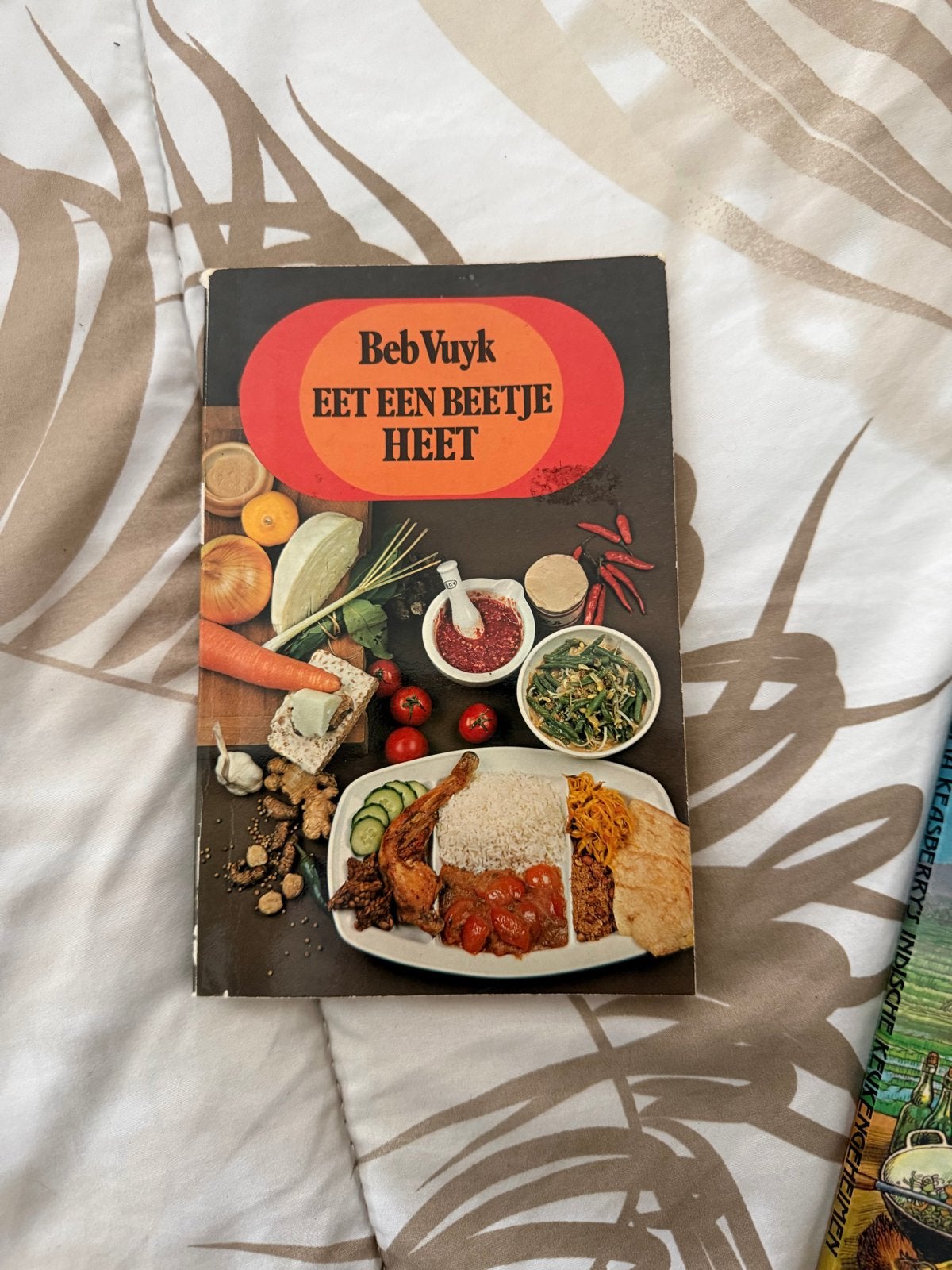 Beb Vuyk: Eet een Beetje Heet - Indisch Kookboek, Ophalen of Verzenden, Gelezen, Azië en Oosters, Hoofdgerechten