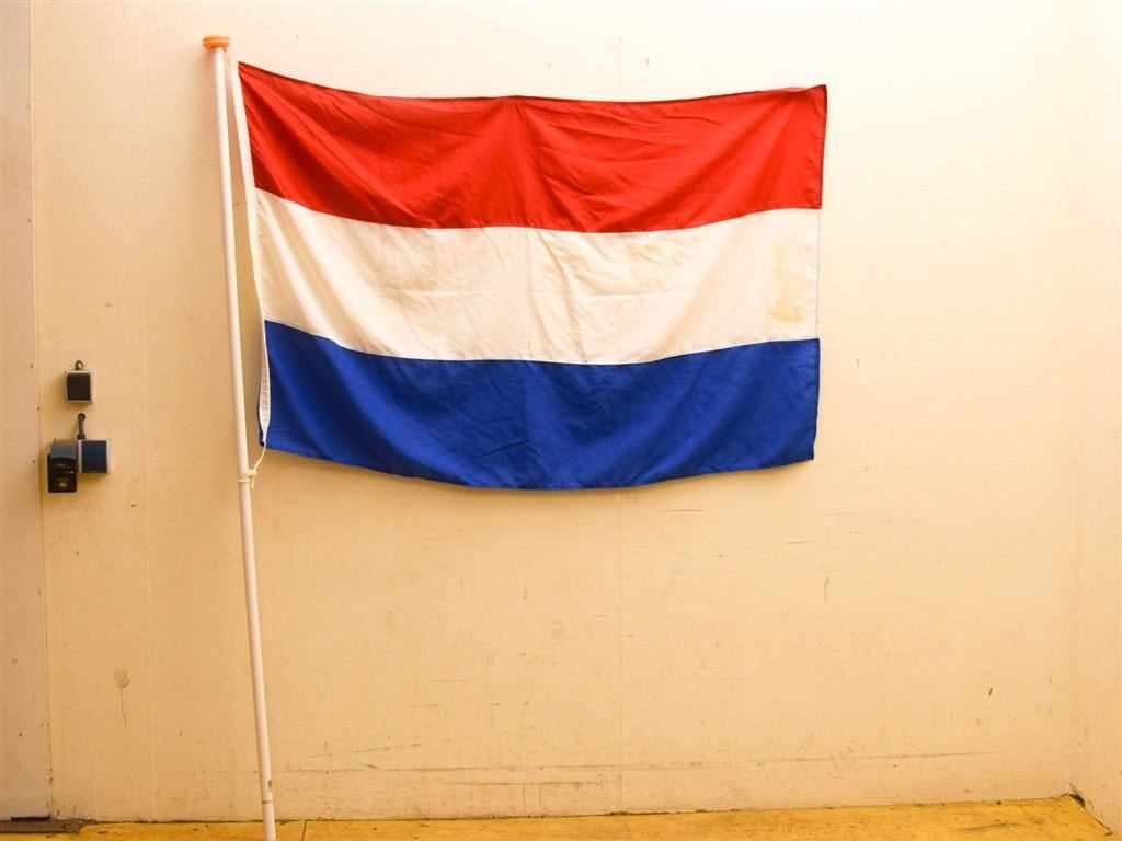 Nederlandse vlag met vlaggenstok 52138