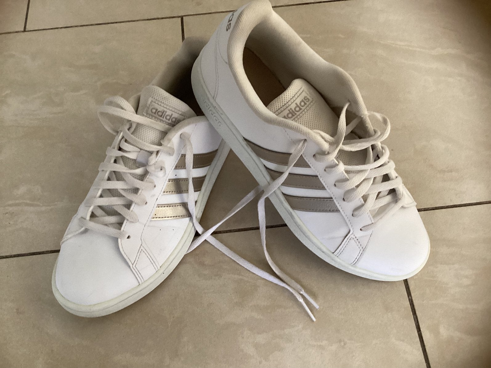 Originele Adidas sneakers 40, Kleding | Dames, Schoenen, Ophalen, Wit, Sneakers of Gympen, Zo goed als nieuw