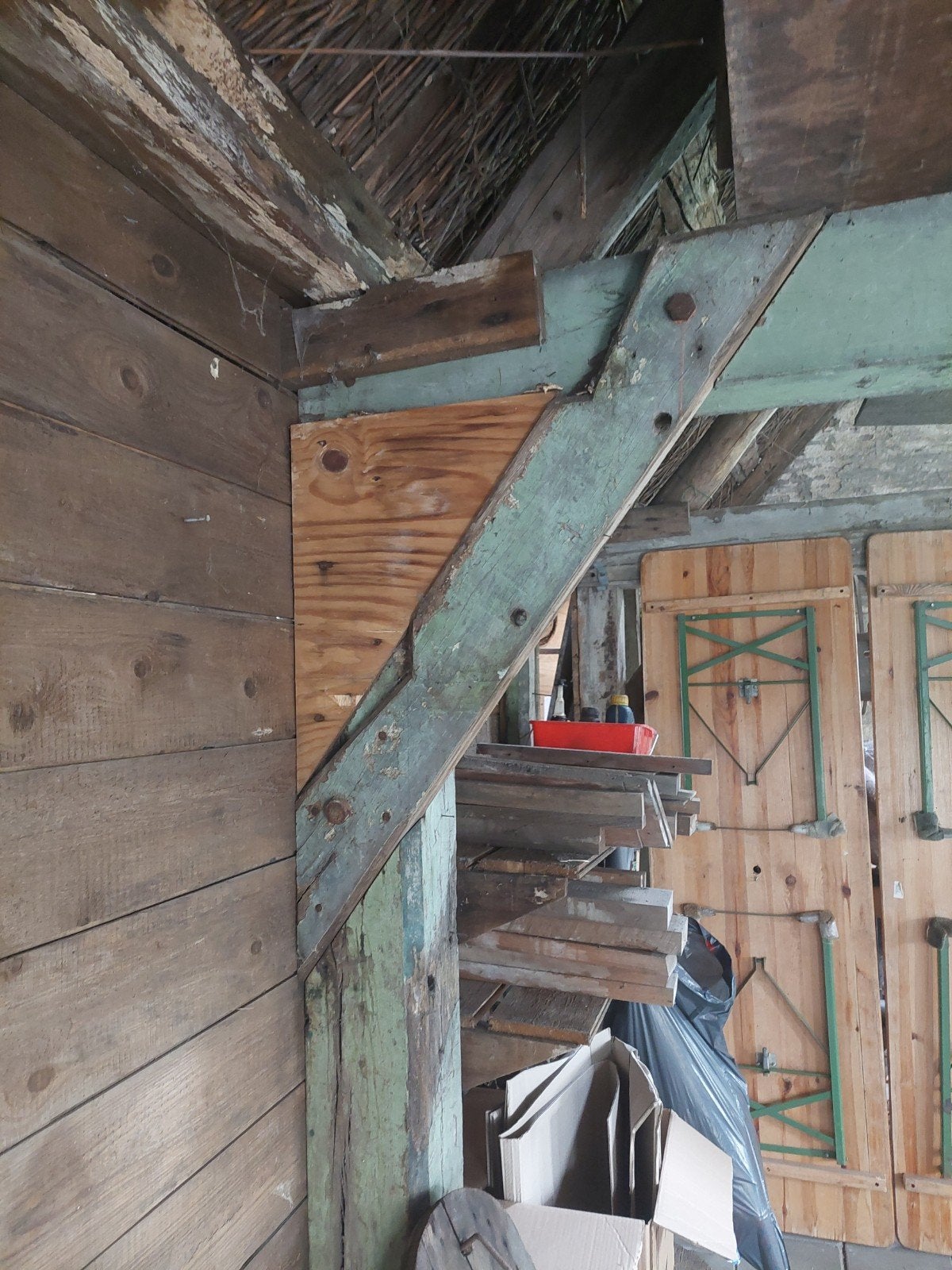 Oude houten balken van brug te Langeraar, Ophalen