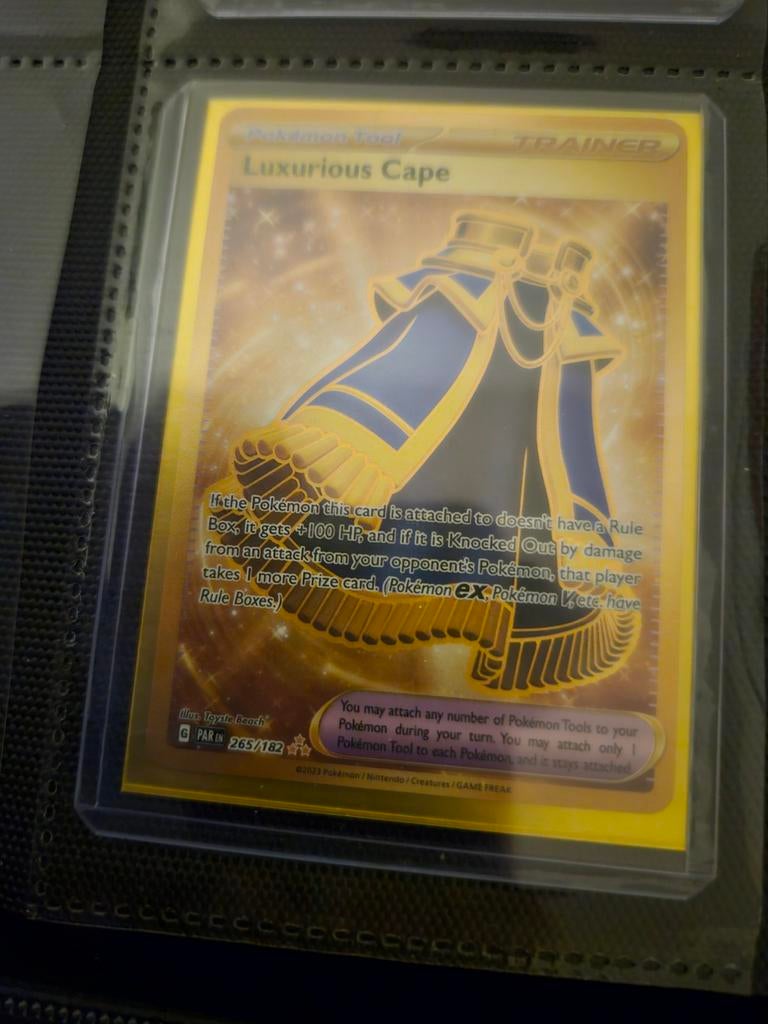 Pokemon Luxurious Cape 265/182 Paradox Rift, Ophalen of Verzenden, Zo goed als nieuw, Losse kaart, Foil
