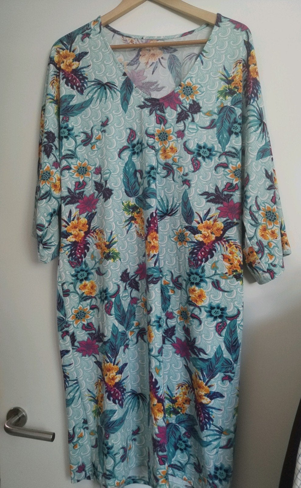 Zomerse jurk met bloemenprint maat 44 junarose, Meerkleurig, Maat 42/44 (L), Ophalen of Verzenden, Knielengte