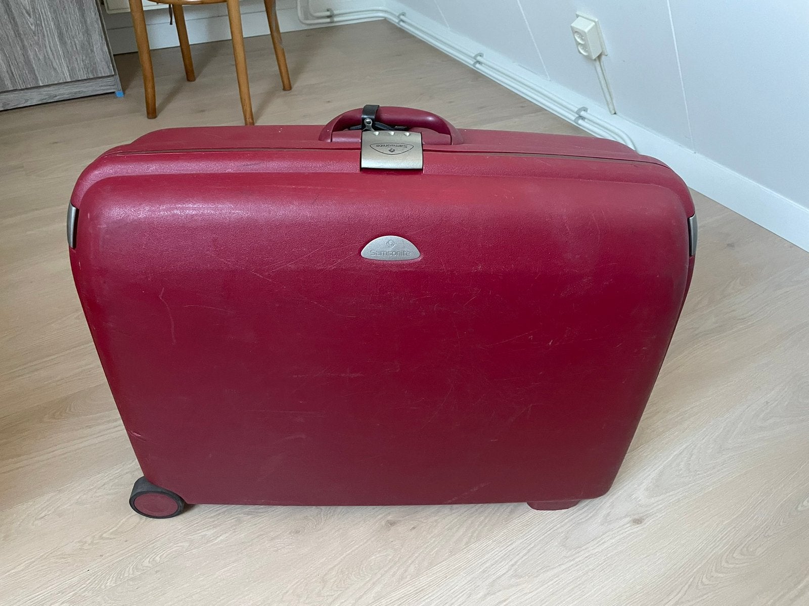 Samsonite rode koffer, Ophalen, Gebruikt, Hard kunststof, Slot