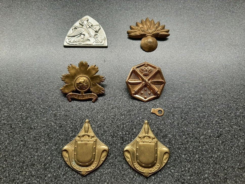 defecte   -   Schouder emblemen  divers   KL, Ophalen of Verzenden, Landmacht, Nederland, Embleem of Badge